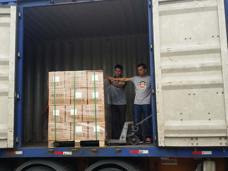 客戶訂購產品，產品裝車中